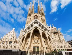 Combo (Save 9%): Sagrada Familia & Park Güell Tickets + Barcelona Hop-On Hop-Off Bus Tour